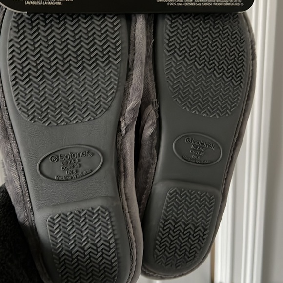 Brand new slippers - Picture 4 of 4